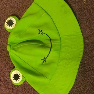 Frog bucket hat